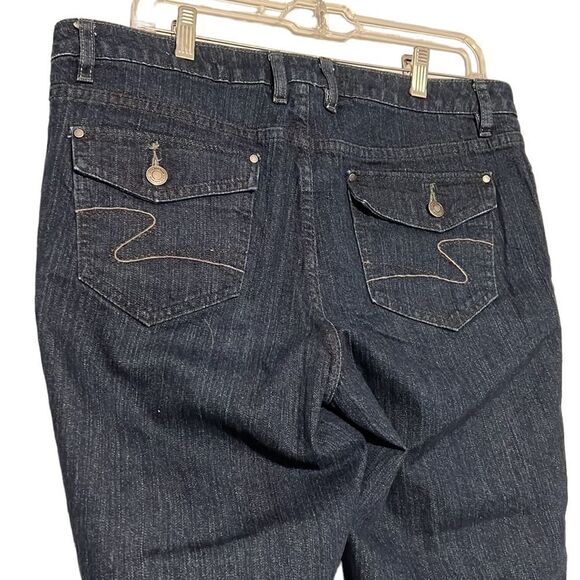 Capri Pants Woman’s Size 12 Mid Rise Dark Wash Denim Stretch Jeans Liz Claiborne - Picture 3 of 10
